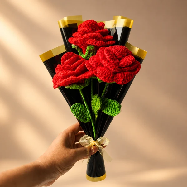 Crochet bouquet of three red roses
